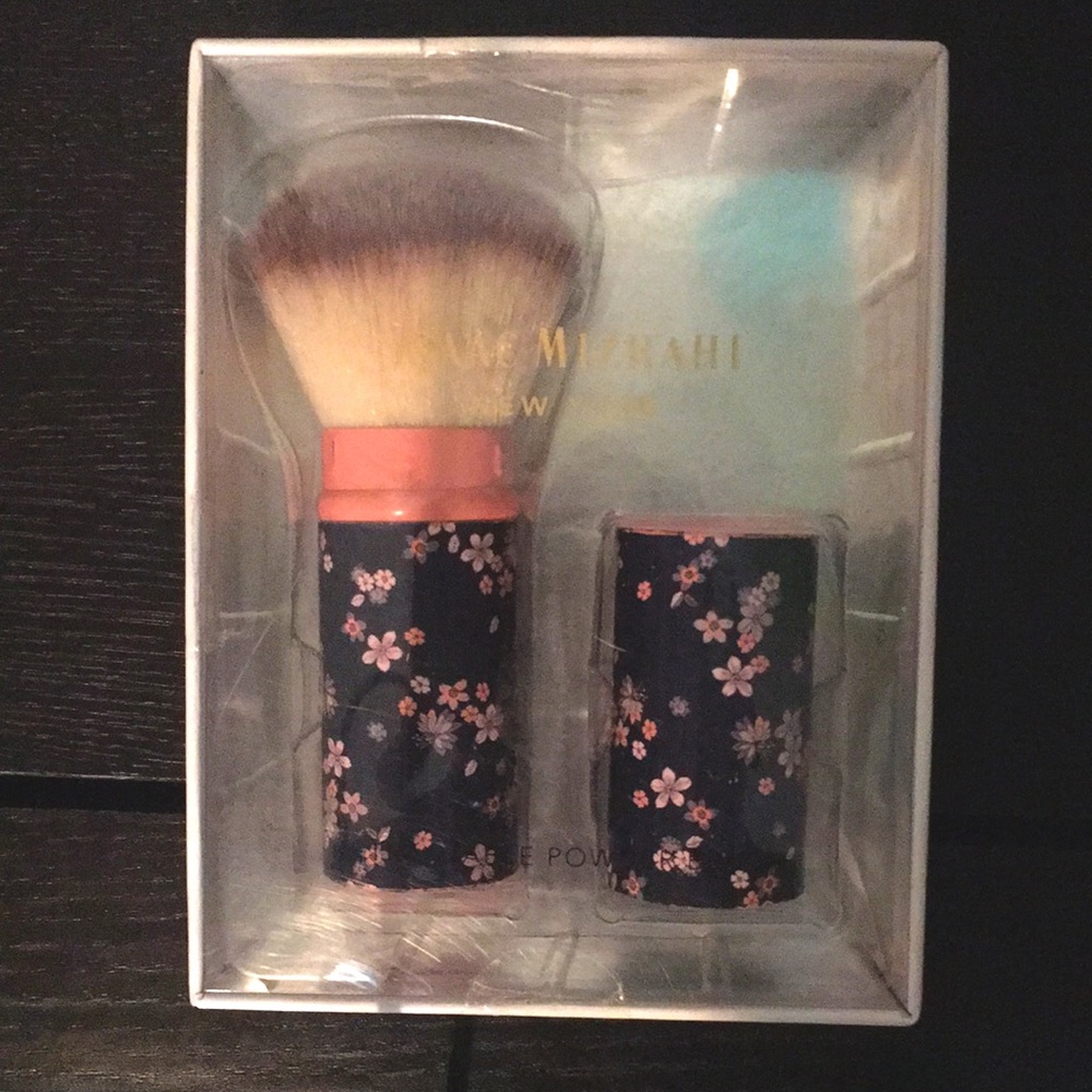 Isaac Mizrahi Retractable Powder Brush